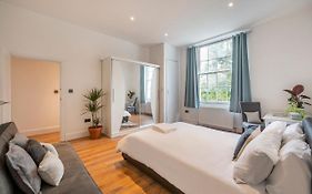 Spacious Two Bedroom By London Zoo